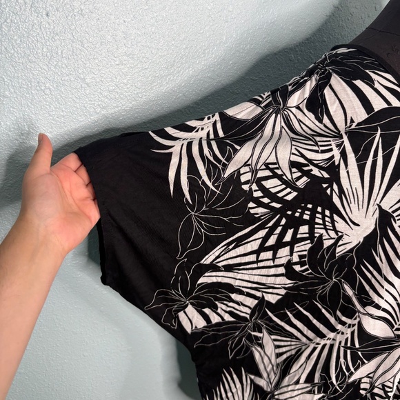 NWT Lane Bryant Plus Size Black White Tropical Blouse - Picture 5 of 13